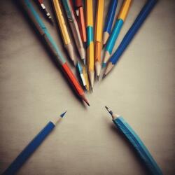 고요한 책상 위, 떨리는 손끝