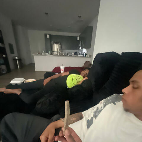 Chickfala (feat. KevXotiic)