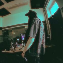 MIDDLE (feat. Yan)