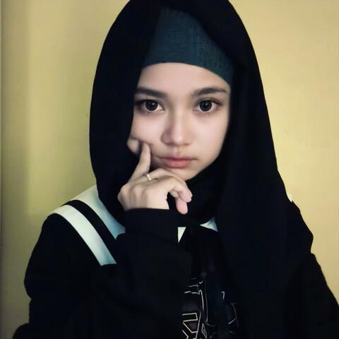 Seblak (feat. Neneng Smolthiny)