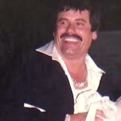 El Chapo (feat. Los Novillos)