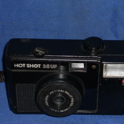 Hot Shot (feat. YungLeo)