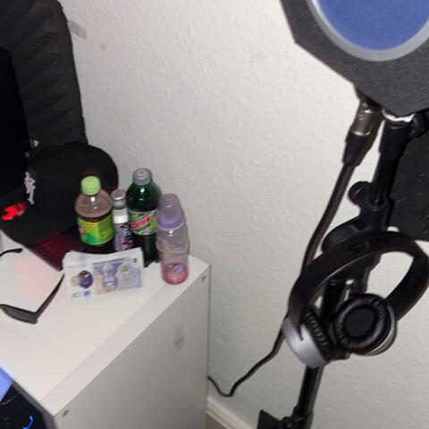 TOVIIO (feat. Cal1sto)