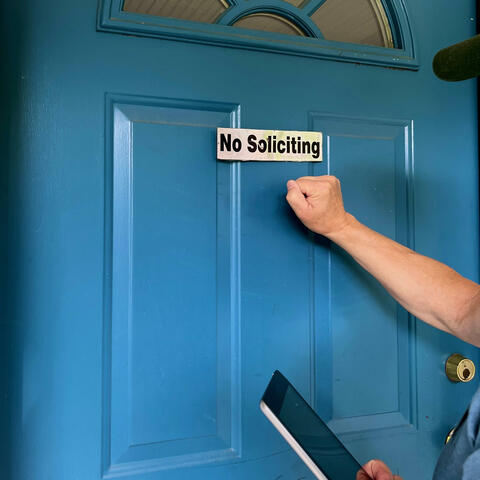 DON'T COME A KNOCKIN