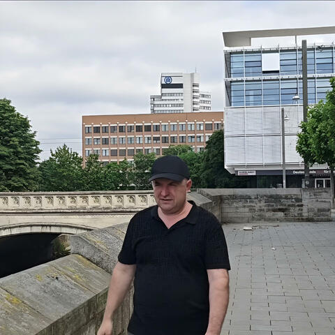 LAŽEM SAMOG SEBE