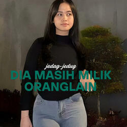Jedag-Jedug Dia Masih Milik Orang Lain