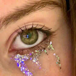 Я смотрю в твои глаза, там опять пустота