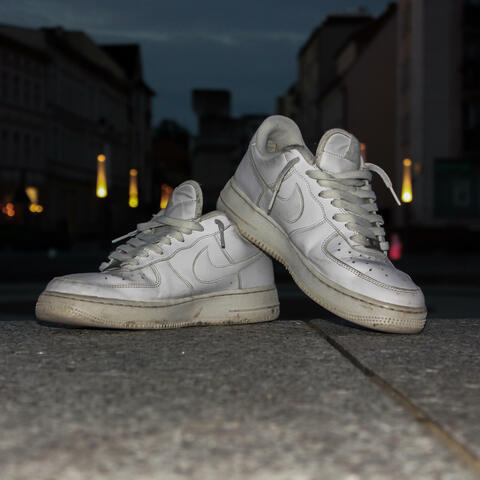 Białe Nike