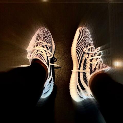 Yeezys (feat. Kmilo)