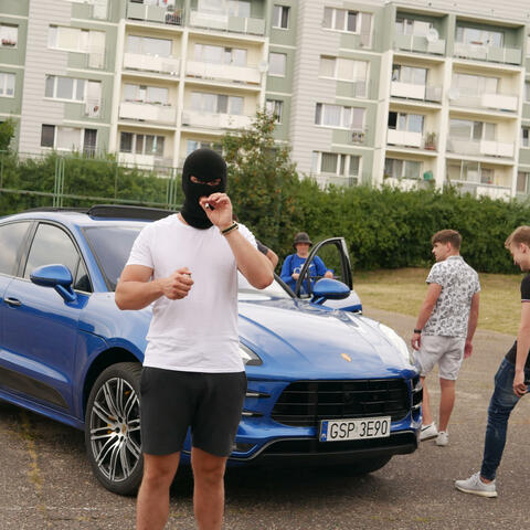 MARUNIA (feat. Pikers)