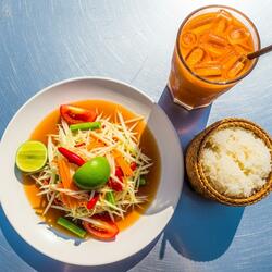 ส้มตำ (เที่ยงวันศุกร์) Sôm Dtam (Tîang Wan Sùk)