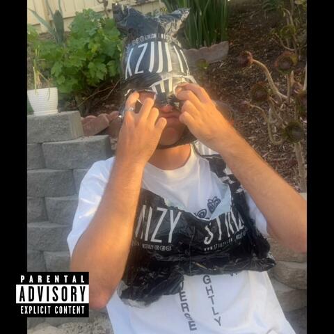 Trifling in The Streets (feat. Rarchoid)