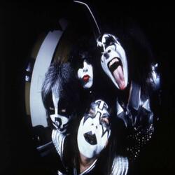 Kiss (feat. ddapostrophe)