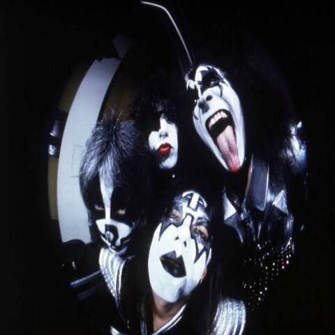 Kiss (feat. ddapostrophe)