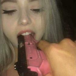 gun to her face (feat. narxi)