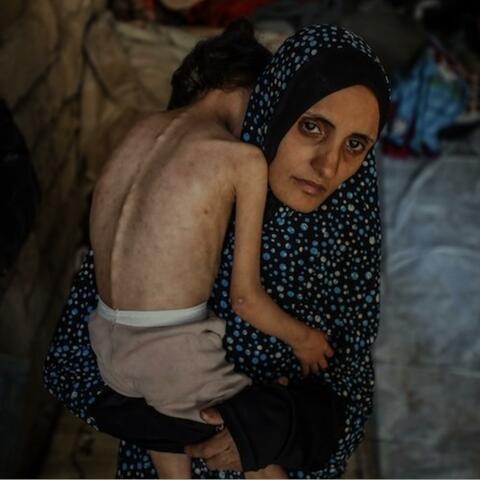 فَكِّر بِغَيرك (محمود درويش)