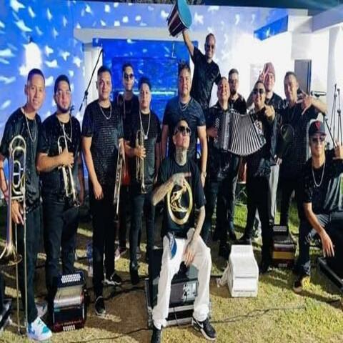 Con El Pie Pelao (feat. Niños del Vallenato)