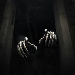 Crawling Hands (Aggressive Eerie Background Ambience)