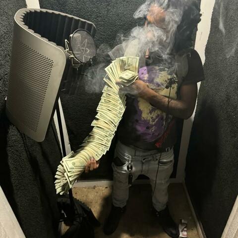 Hollywood Living (feat. 400 Buck)