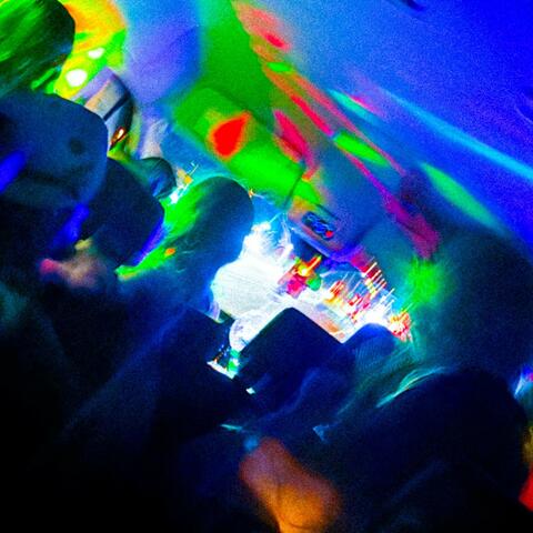 PRETTY GIRLS & DIAMONDS