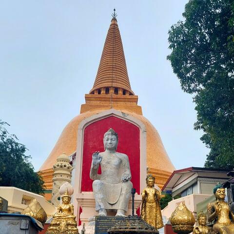 รักที่พระปฐม