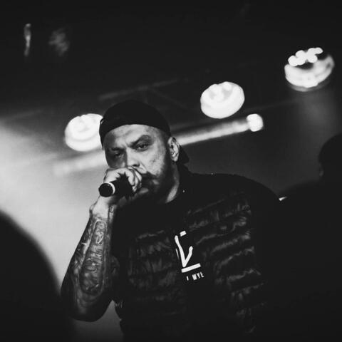 Serum (feat. Radziu RSG)