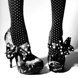 pretty witch (feat. Scarekrow)