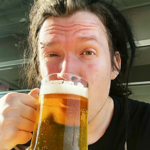 PIJEM PIVO