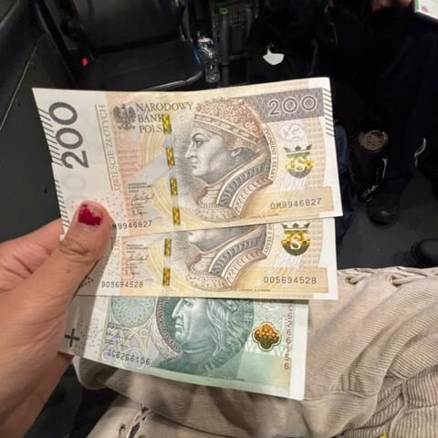 Zloty spread in a cop car