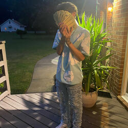 Deep Pain (feat. Spgbabyy)
