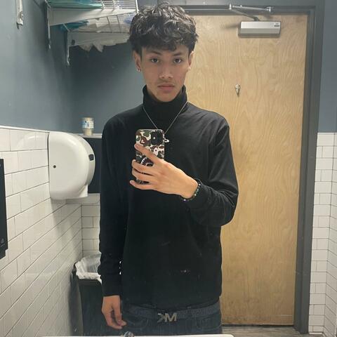 Cloudy' (feat. Kari Escabar)