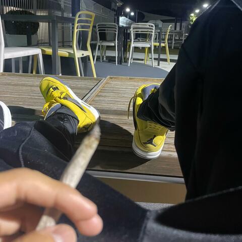 Can't Find Myself (feat. whiteboiedwin)