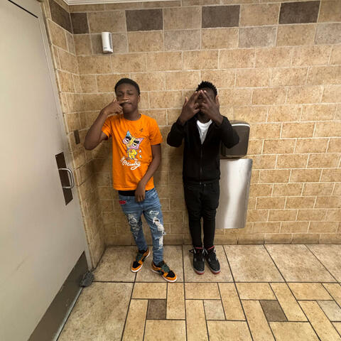 Ainno Average Nih (feat. KutthroatGlokk)
