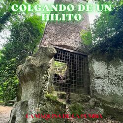 COLGANDO DE UN HILITO