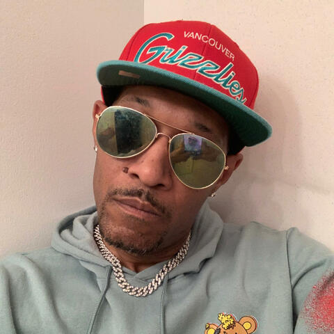 Chillin (feat. Cartier Track) [Radio Edit]