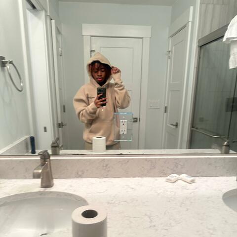 flee (feat. yosl1m3)