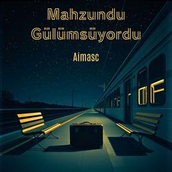 Mahzundu Gülümsüyordu