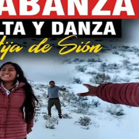 YANETH GIRALDO//con las manos levantadas