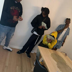 Slapp Phones (feat. KIZZO)