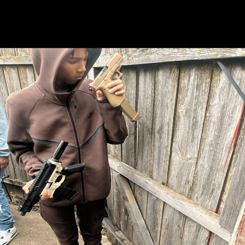 Pink switch (feat. 9bmeechie)