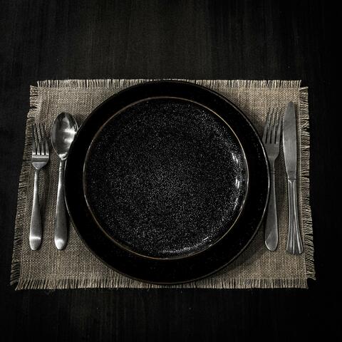 Dinner Time (feat. Twxntythree)