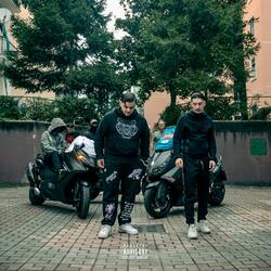 In piedi (feat. MMIDRA)