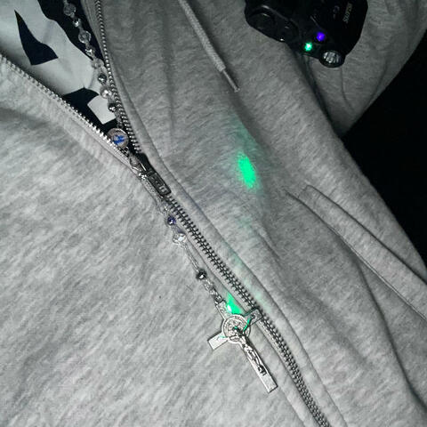 leG room (feat. whosdelow) (feat. whosdelow)