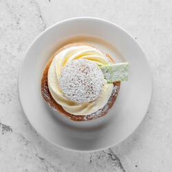 Semla Semla Semla (feat. Stigs Konditori)