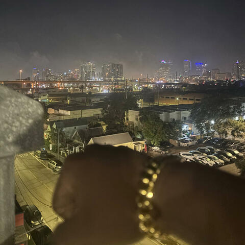 Still Grindin (feat. Luhverde)