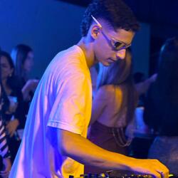 EU ME REMEIXO MUITO (ELETROFUNK)