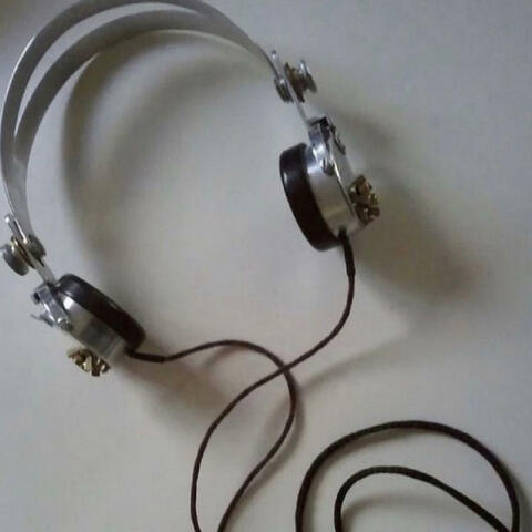 myheadhurts (feat. veezuh)