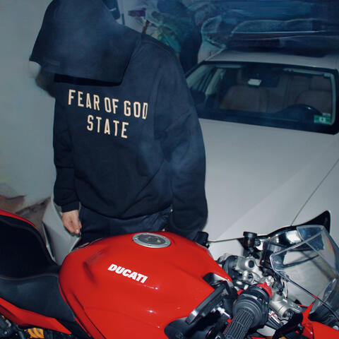 SARATOGA (feat. Izzo!)