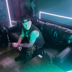 GLOCK (feat. NandoBandz)