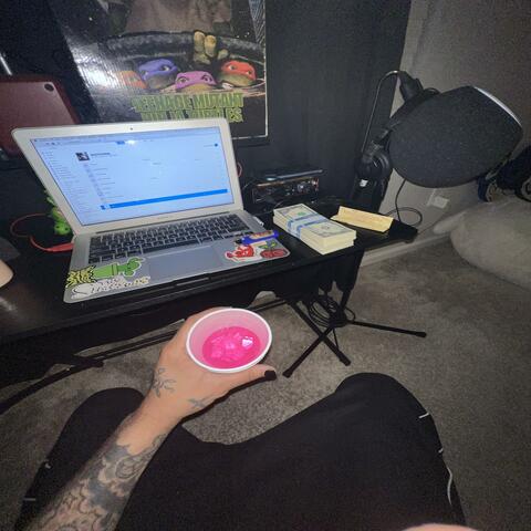 DOUBLE CUPS & MOLLIES